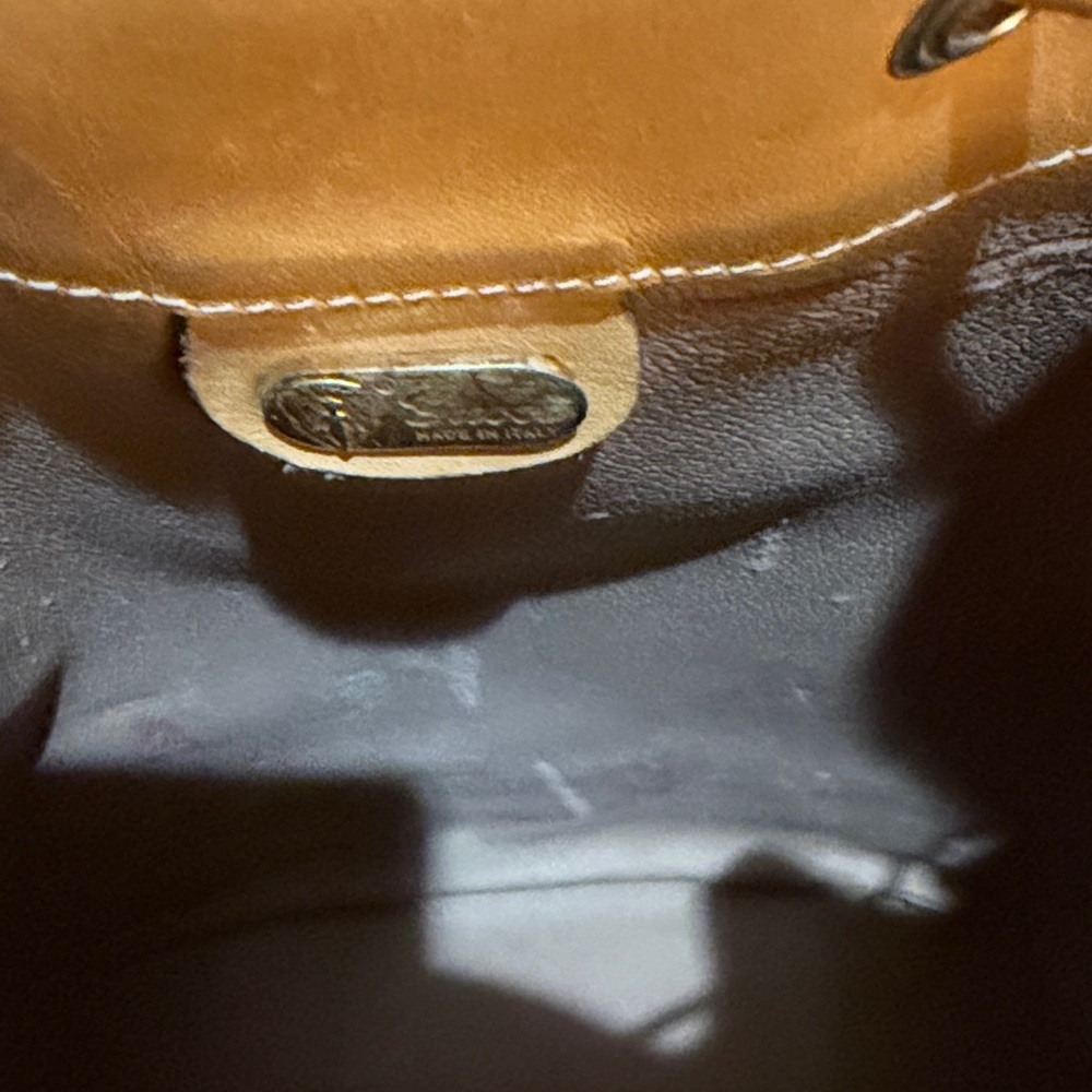 Gucci Sherryline Bucket Crossbody Bag with Gold Accents - Picture 6 of 13